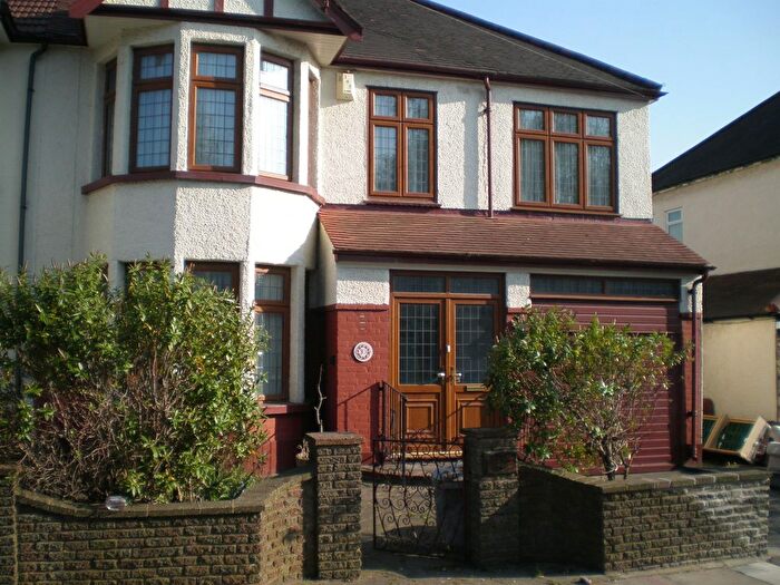 5 Bedroom End Terrace House To Rent In Glenwood Gardens, Gants Hill, Ilford, IG2