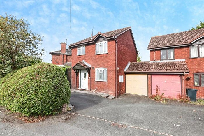 3 Bedroom Link Detached House For Sale In Richmond Street, Halesowen, B63