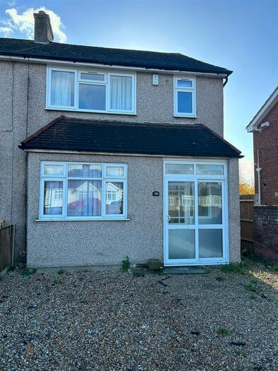 3 Bedroom Semi-Detached House To Rent In Blackfen Road, Blackfen, Kent, DA15