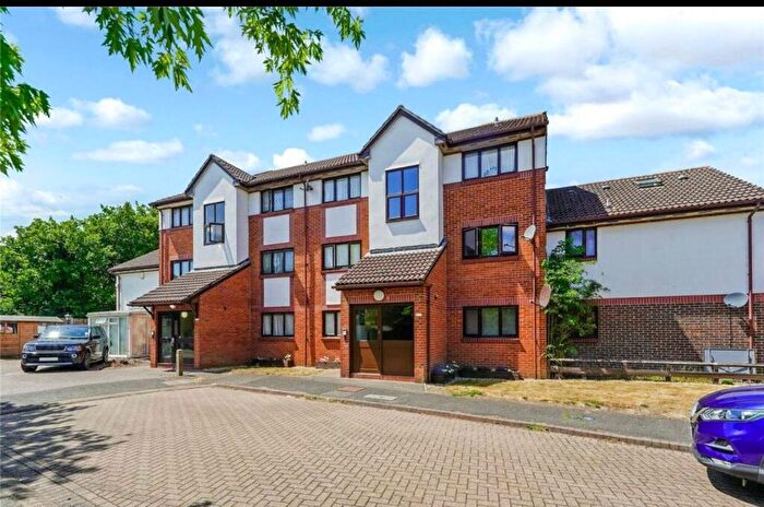 1 Bedroom Flat To Rent In Station Terrace, London Road, Purfleet, RM19