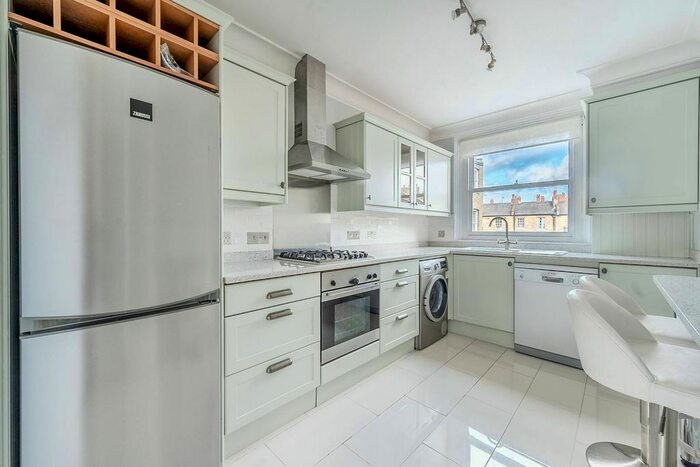 2 Bedroom Flat To Rent In Vauxhall Bridge Road, Westminster, London, SW1V