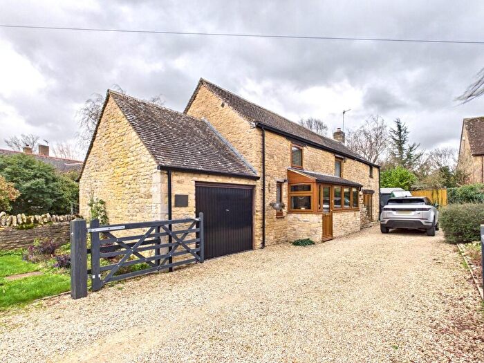 4 Bedroom Detached House For Sale In High Street, Ascott Under Wychwood, OX7