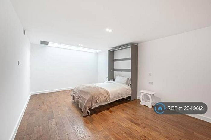 Studio To Rent In Endersleigh Gardens, London, NW4