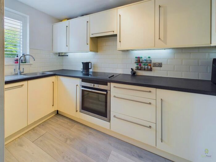 1 Bedroom Flat For Sale In Chalkstone Close, Welling, Kent, DA16