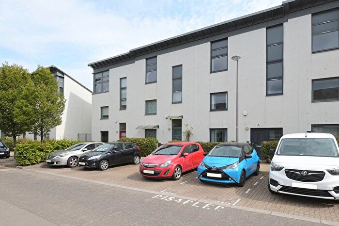 3 Bedroom Town House For Sale In Tudsbery Avenue, Edinburgh, EH16