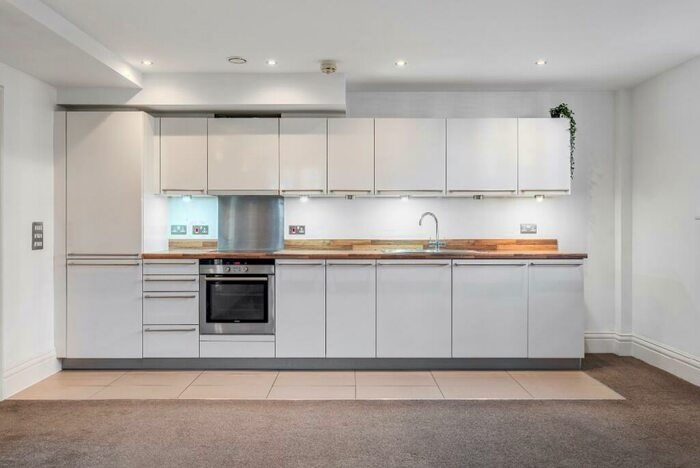 1 Bedroom Apartment To Rent In Great Hall, Kingsway Sq, Battersea, SW11