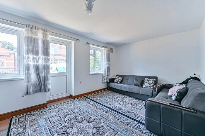 Studio For Sale In Watsons Street, New Cross, London, SE8