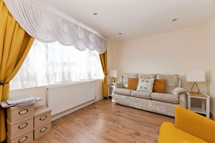 1 Bedroom Flat For Sale In Erskine Road, Sutton, SM1