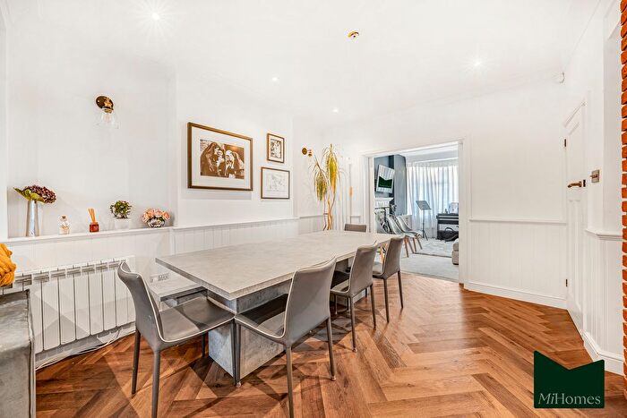 4 Bedroom Semi-Detached House To Rent In Walfield Avenue, Whetstone, N20