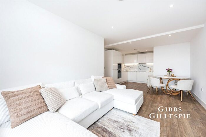 2 Bedroom Flat To Rent In Frazer Nash Close, Isleworth, TW7