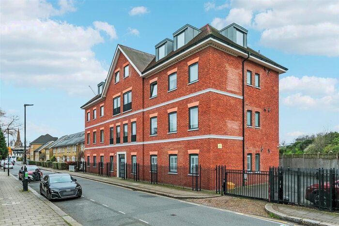 2 Bedroom Flat To Rent In Belmont Terrace, London, W4