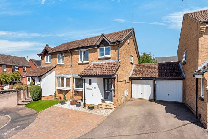 3 Bedroom Semi Detached House For Sale In Sandpiper Close, Burton Latimer, NN15