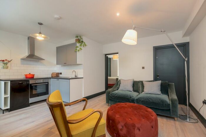 1 Bedroom Ground Flat To Rent In Morton Road, London, N1