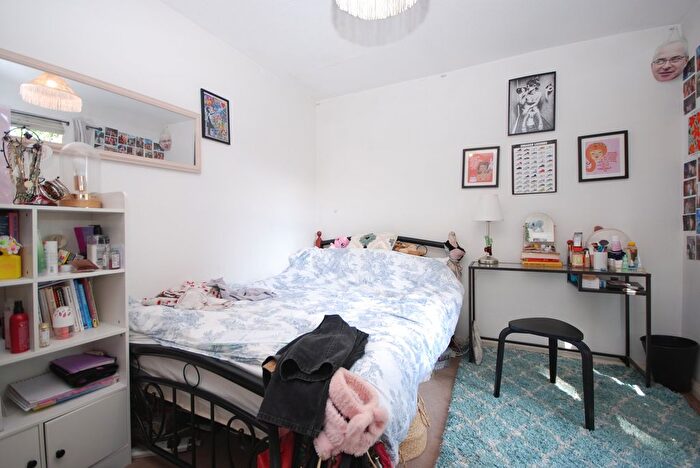 4 Bedroom Property To Rent In Heath Road, London, SW8