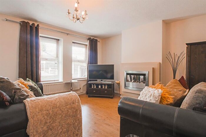 3 Bedroom Semi-Detached House To Rent In Higham View, Salford, M6