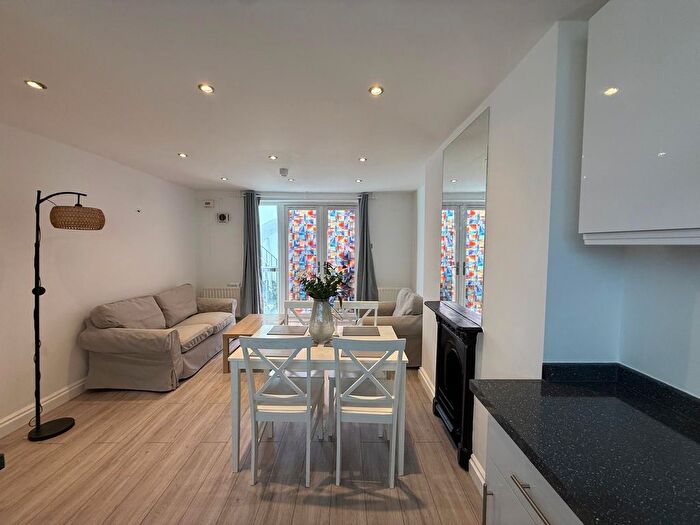 2 Bedroom Flat To Rent In Aylesford Street, London, SW1V