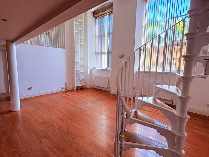 2 Bedroom Flat To Rent In The Spinnings, Bury, BL9
