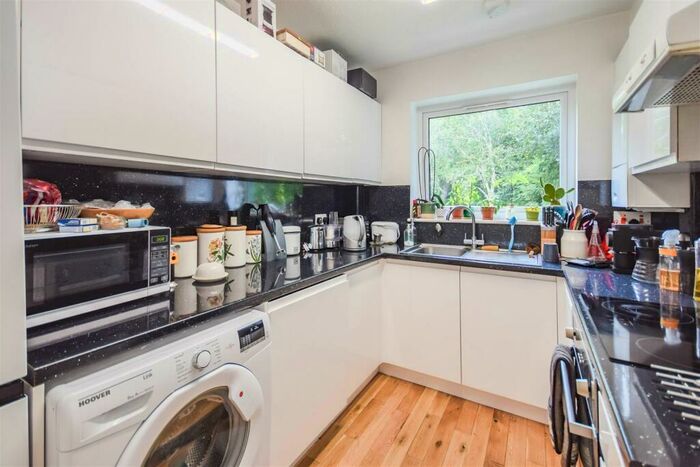 2 Bedroom Flat To Rent In Wandle Road, Morden, SM4
