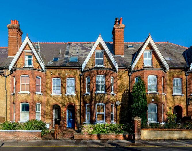 2 Bedroom Flat For Sale In York Road, Guildford, GU1