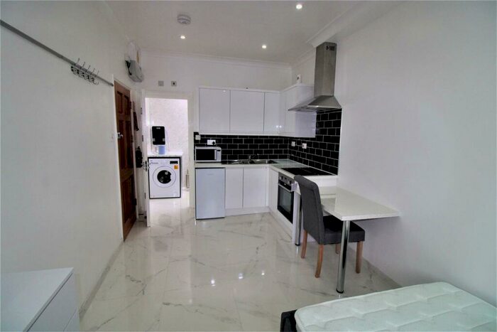 Studio To Rent In Chingford Mount Road, Chingford, E4