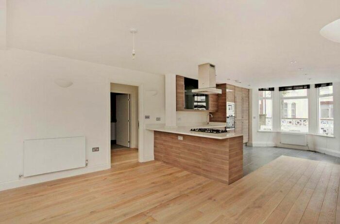 2 Bedroom Flat To Rent In Villiers Road, Willesden Green, London, NW2