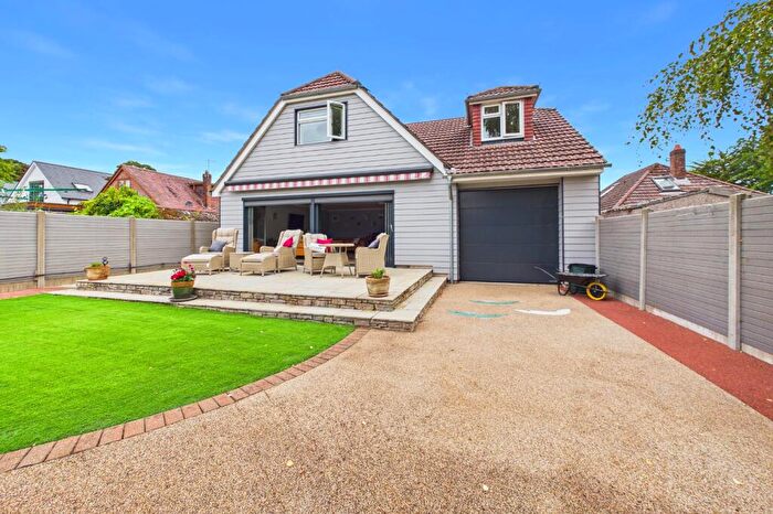 5 Bedroom Detached House For Sale In Springdale Avenue, Broadstone, Dorset, BH18
