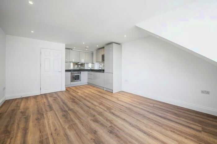 2 Bedroom Flat To Rent In Raglan House, Queens Avenue, Muswell Hill, N10