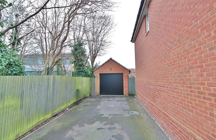 3 Bedroom End Of Terrace House For Sale In Gold Close, Fareham, PO14