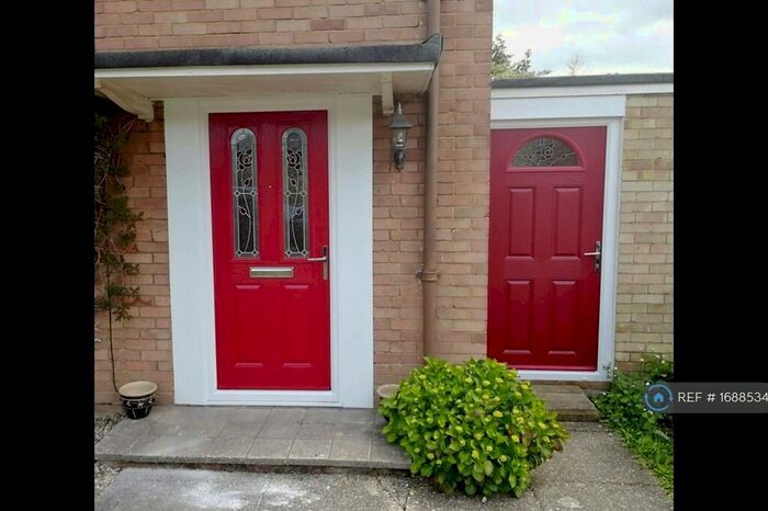 3 Bedroom Semi-Detached House To Rent In Huntsmoor Road, Tadley, RG26