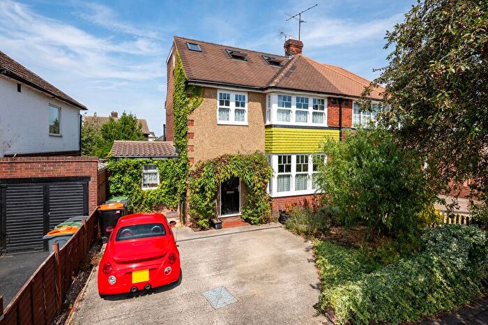 3 Bedroom Semi-Detached House For Sale In Wendover Drive, Bedford, MK41