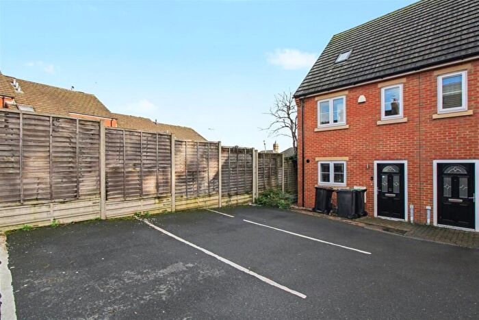 3 Bedroom Terraced House For Sale In School Mews, Irthlingborough, NN9