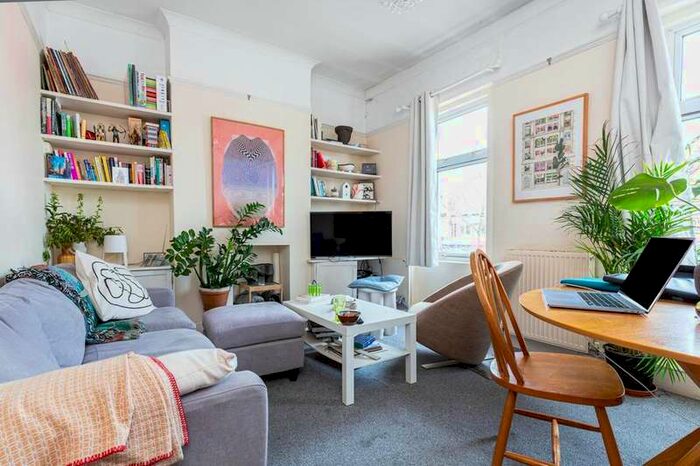 3 Bedroom Flat To Rent In Grove Vale, London SE22