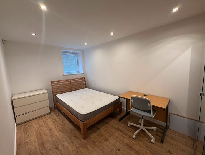 3 Bedroom Apartment To Rent In Blackman Lane, Leeds, West Yorkshire, LS2