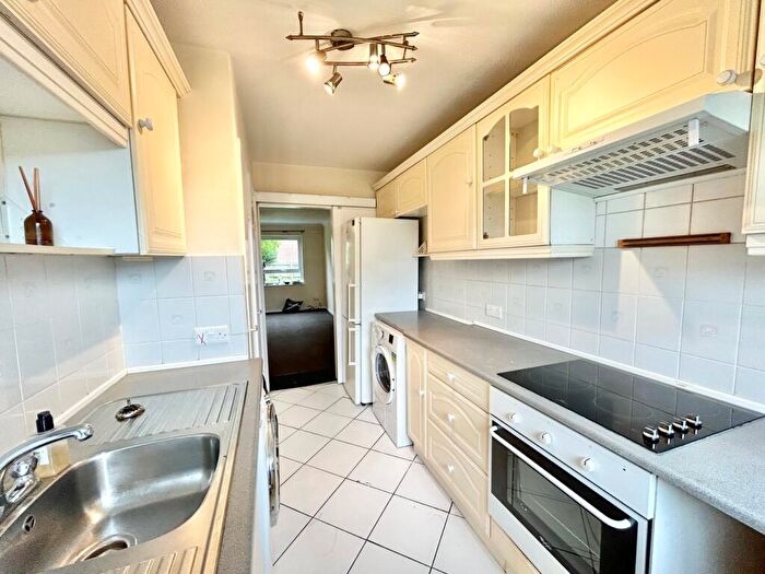 2 Bedroom Apartment To Rent In Tithe Court, Slough, SL3