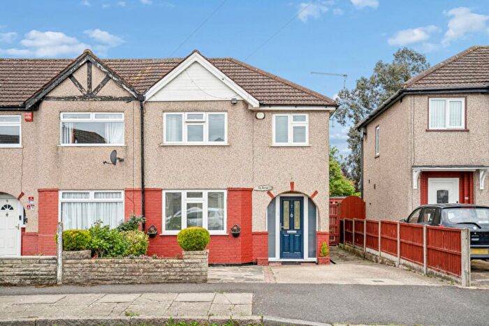 3 Bedroom End Of Terrace House For Sale In Sefton Avenue, Harrow, HA3