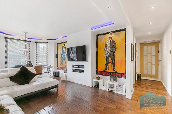 3 Bedroom Flat For Sale In Queensborough Court, North Circular Road, London, N3