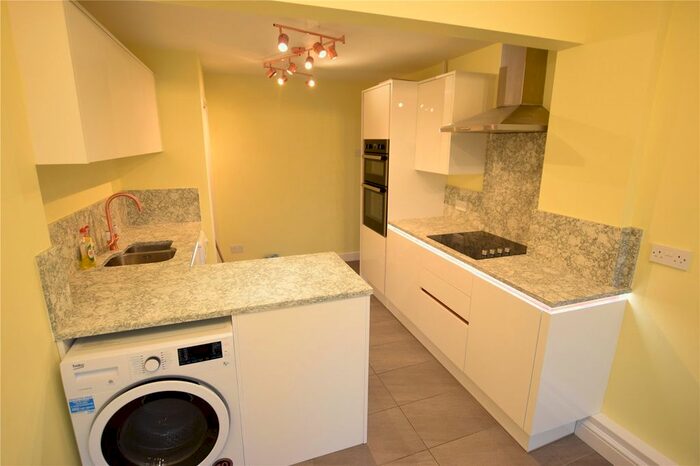 2 Bedroom Bungalow To Rent In Macaulay Road, Luton, Bedfordshire LU4