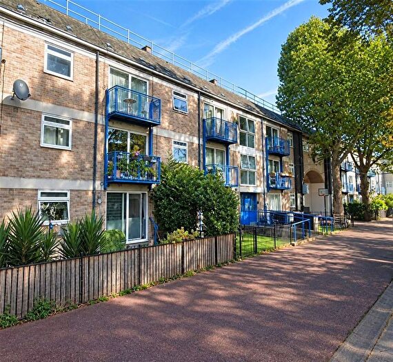 4 Bedroom Flat For Sale In Thorburn Square, Bermondsey, SE1