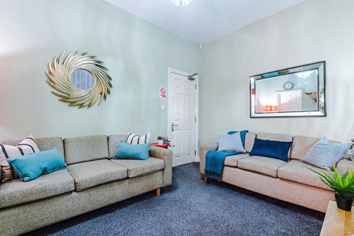 5 Bedroom Terraced House To Rent In Sherwin Road, Nottingham, NG7