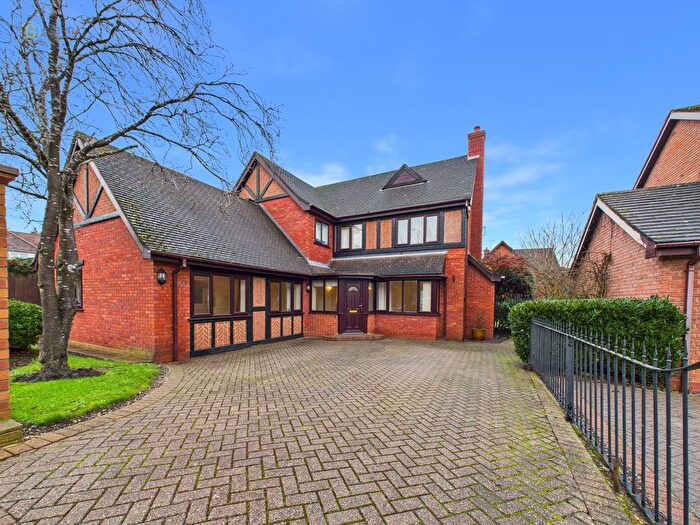4 Bedroom Detached House For Sale In Shrubbery Close, Sutton Coldfield, B76