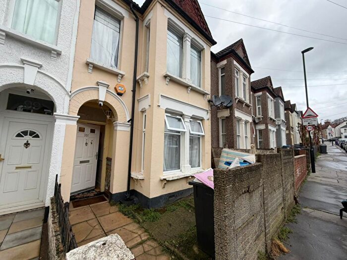 4 Bedroom Semi Detached House To Rent In Woodville Road, Thornton Heath, CR7
