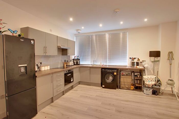 2 Bedroom Flat To Rent In Windsor Road, Trowbridge, BA14