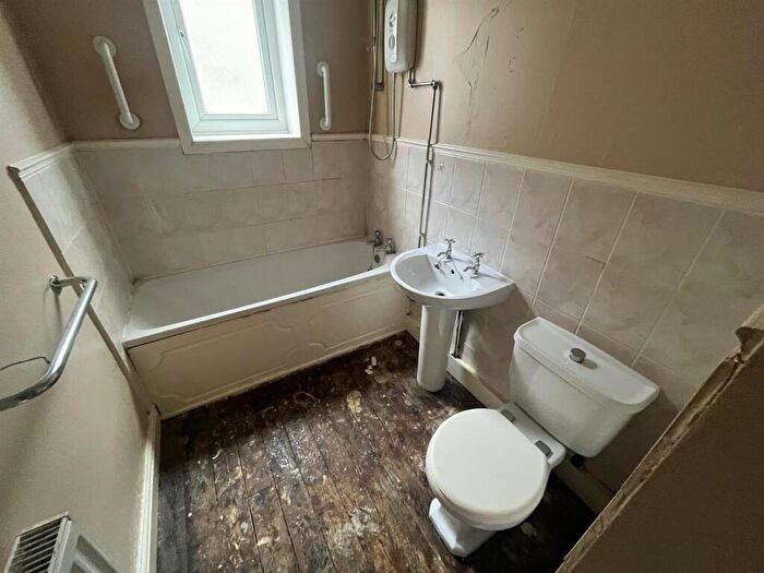 2 Bedroom End Of Terrace House For Sale In Blackhouse Road, Huddersfield, HD2