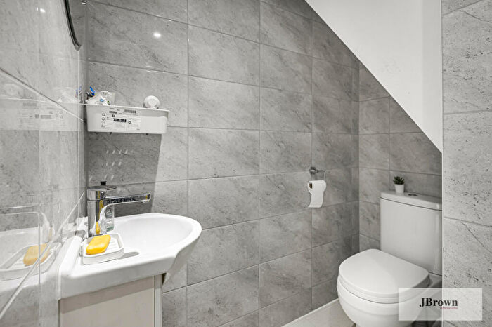 2 Bedroom Apartment For Sale In Sumner Road, Croydon, Surrey, CR0