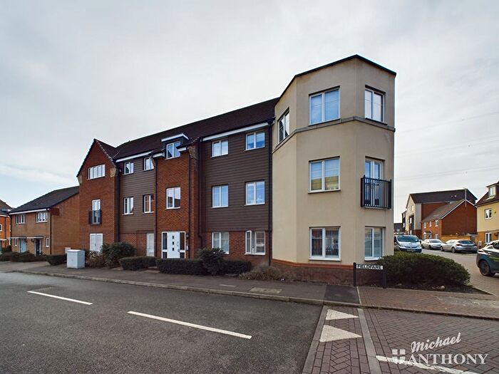 2 Bedroom Flat For Sale In Fieldfare, Leighton Buzzard, Bedfordshire, LU7