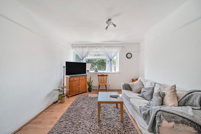 1 Bedroom Flat To Rent In Lord Warwick Street London, SE18