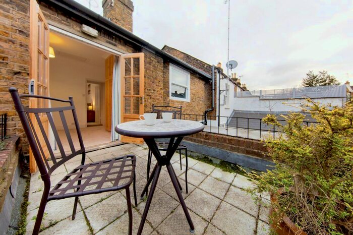 2 Bedroom Cottage To Rent In Albert Road, Richmond, TW10