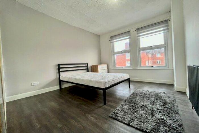 2 Bedroom Flat To Rent In Churchfields Road, Beckenham, BR3