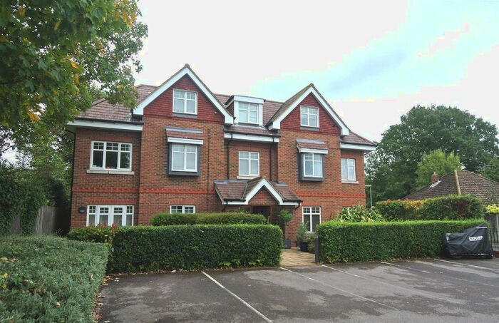 1 Bedroom Flat To Rent In Addlestone Park, Addlestone KT15