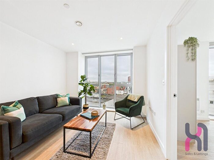 2 Bedroom Flat To Rent In Riverside, Quay Street, Salford, M3